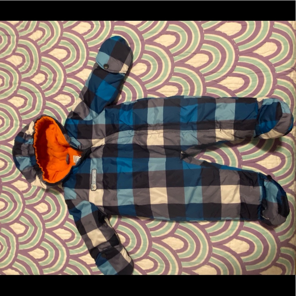 Carter’s snowsuit water resistant 6-9 month